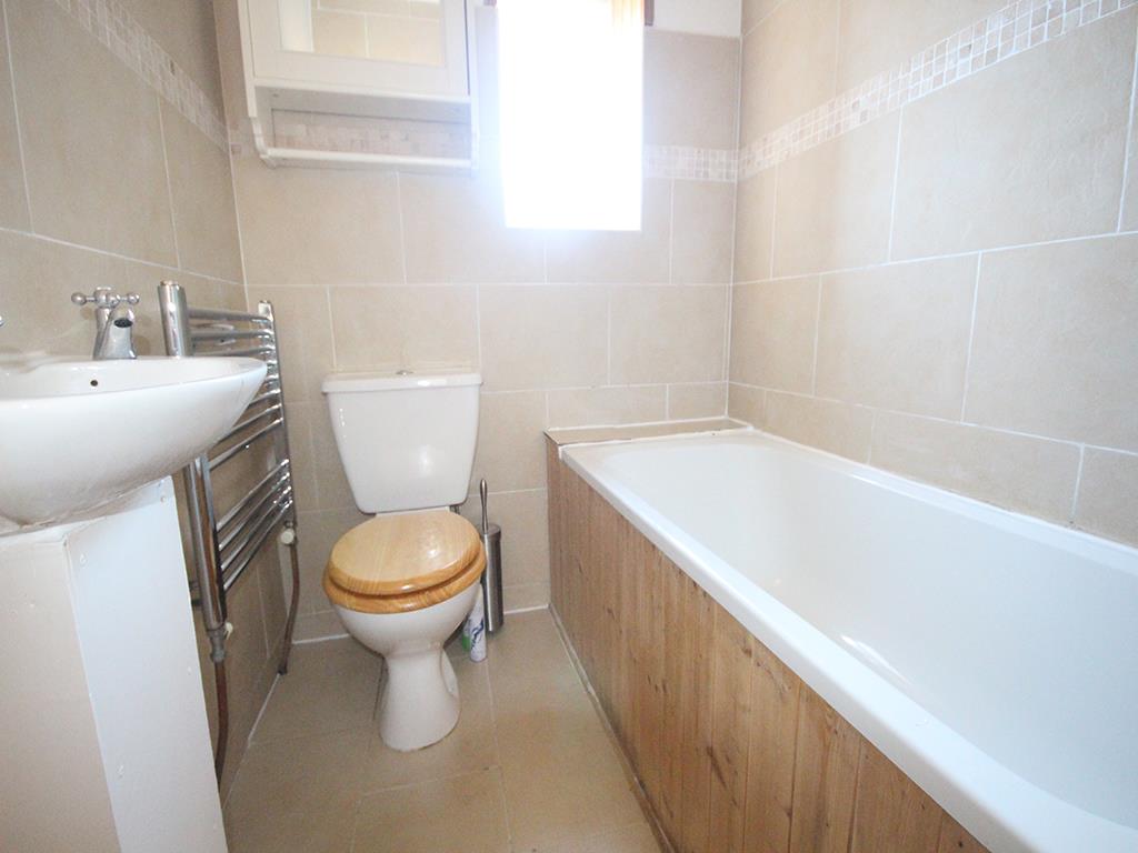 2 bedroom terraced house To Let in Earby - IMG_1192.jpg